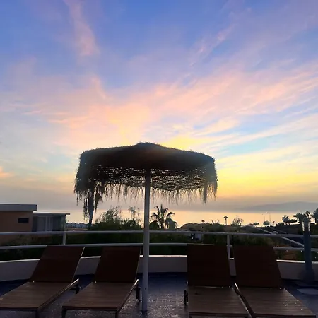 Paulmarie Ocean View Apartment